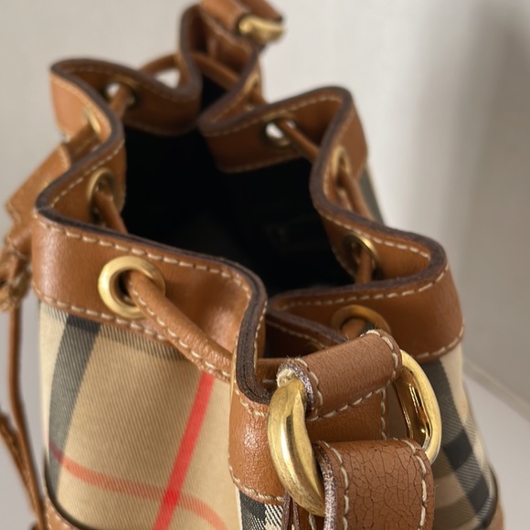 Authentic Burberry Nova Check Shoulder/Crossbody Bag. - Picture 3 of 16